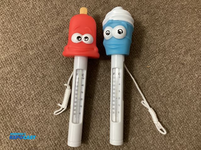 Lot 2-92869 - Two new Kokido Floating thermometers. Easy to read scale in Fahrenheit and Celsius.