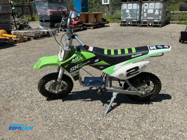 Lot 2-76857 - kids razor dirt bike no motor