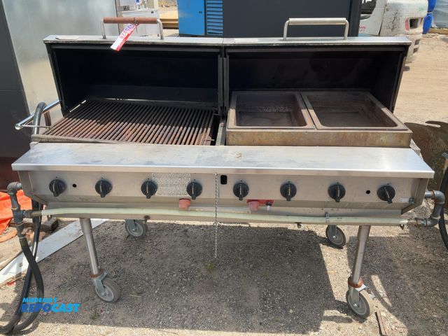 Lot 2-75928 - Magicater natural gas grill with measurements of approximately 62” x 53”