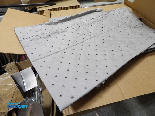 Lot 2-53114 - lot of (200) Brady SPC; 15" x 19" absorbent pads, 2boxes, gray