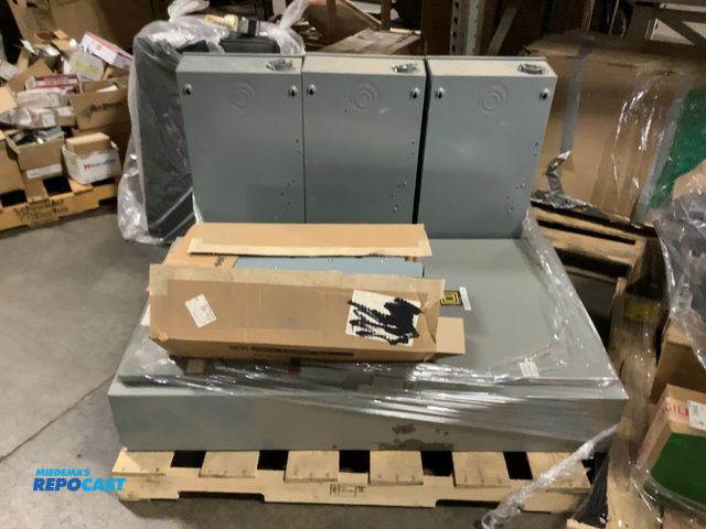 Lot 2-27124 - Lot of electrical equipment including (4) enclosed circuit breakers, (1) large heavy duty safety swi...