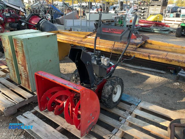 Lot 2-67505 - yard machines walk behind snowblower, 8hp techumeh motor, 26" clearing path