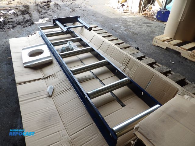 Lot 2-51037 - new dayton material support table, horizontal roller, steel, 1540lb load cap., 6ft 8" long x 17 3/8"...