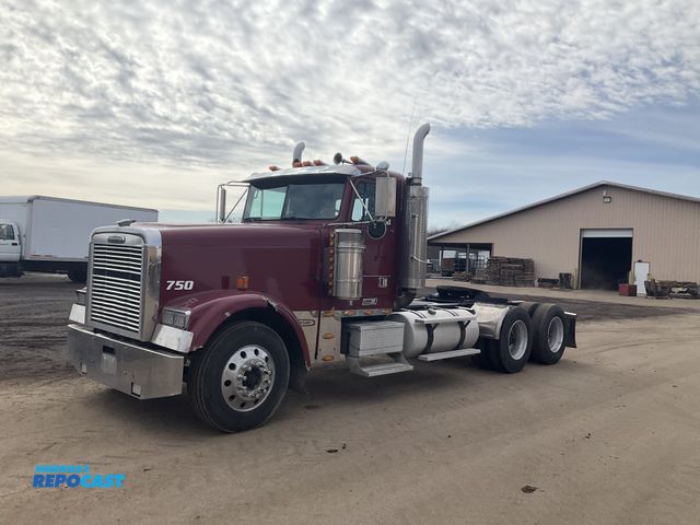 Lot 2-11557 - 2002 Freightliner Classic XL Day Cab