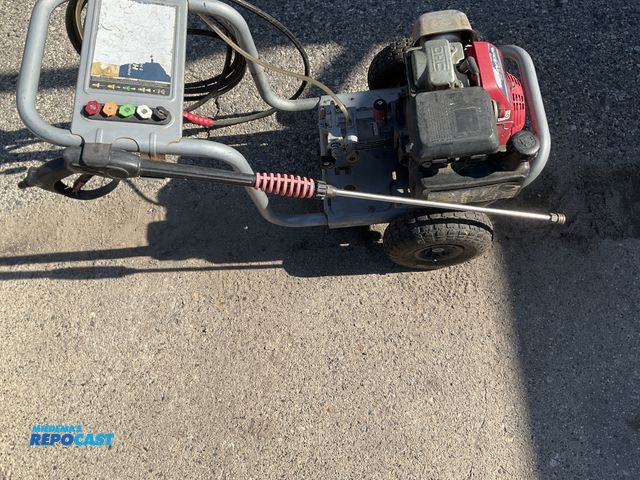 Lot 2-62716 - honda engine pressure washer