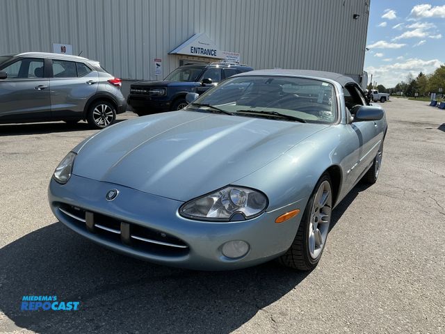 Lot 2-29459 - 2002 Jaguar XK8 Convertible RWD