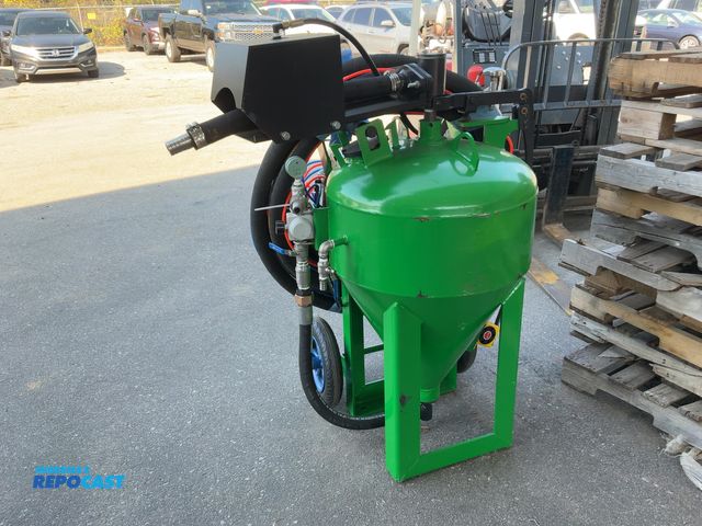 Lot 2-23835 - Dustless Industrial Sandblasting unit, JCTDB500. Includes SHWK Sand Blast Hose W.P 1.2 MPa. Approxim...