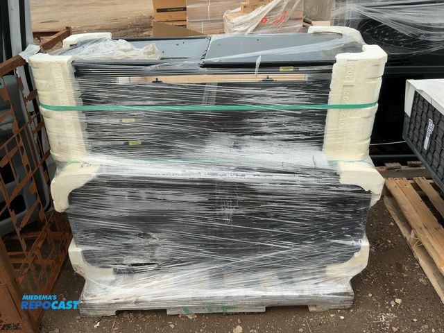 Lot 2-18370 - Skid lot of RV windows ELK-WEST