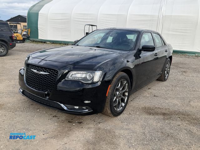 Lot 2-71410 - 2017 Chrysler 300 S V6 Sedan AWD