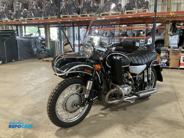 Lot 2-10258 - 2000 Ural Bavarian Classic Single-Wheel-Drive Sidecar Motorcycle