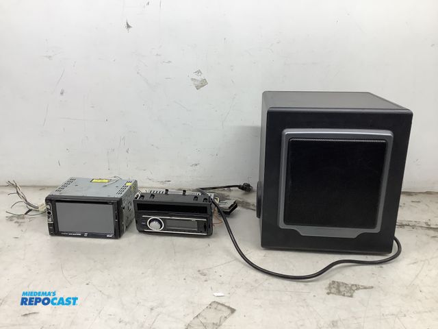 Lot 2-15597 - 3 Lot of (3) including: XD vision fm/sd/usb player XD107, Bluetooth 6.2” touch screen XDVD276BT, Gig...