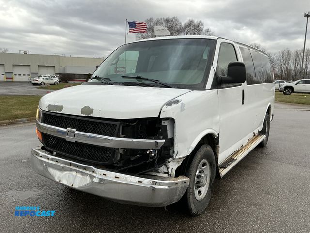 Lot 2-65403 - 2011 Chevrolet EXPRESS G3500 LT Passenger Van RWD
