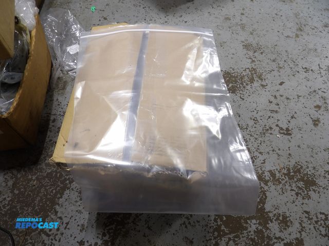 Lot 2-51027 - lot of 500 reloc zippit, reclosable bag, 4mil thick, 13"X x 18L, polyethylene, #38UU99