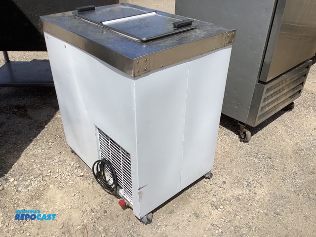 Lot 2-35637 - dipping case DC-25