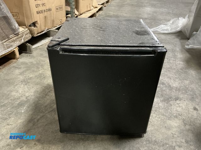 Lot 2-99034 - IRV Chill IRV1.7-LH Mini Refrigerator