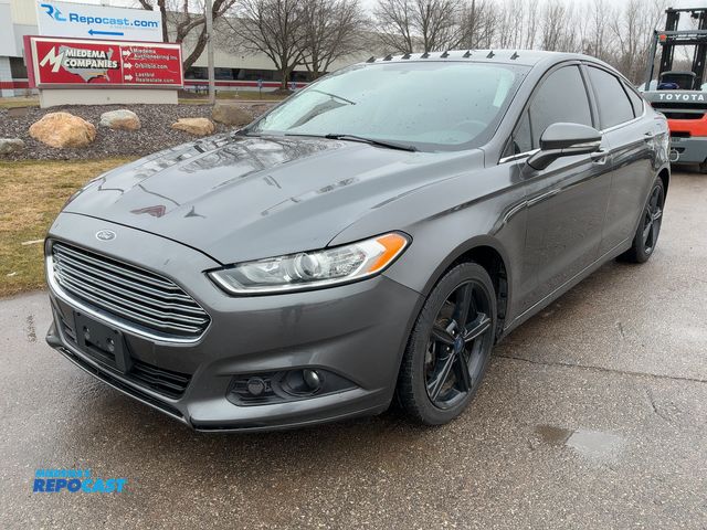 Lot 2-43284 - 2016 Ford Fusion SE Sedan FWD