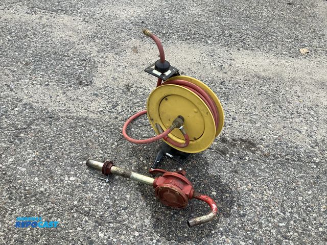 Lot 2-14753 - Cast iron rotary barrel/drum hand lubrication pump and heavy duty retractable air hose reel