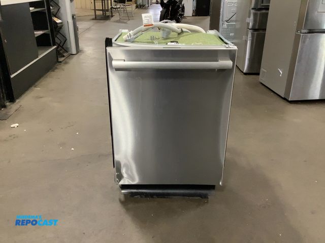 Lot 2-55258 - Scratch & Dent Free Standing Bosch SHX78CC5UC/60 Dishwasher
