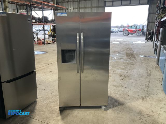 Lot 2-91179 - Scratch & Dent Free Standing Frigidaire  FRSS2623ASN Refrigerator/Freezer
