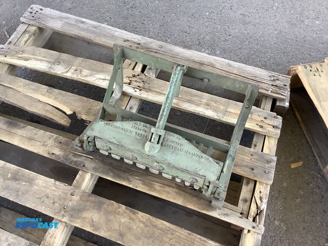 Lot 2-76299 - Vintage smiths clear bender