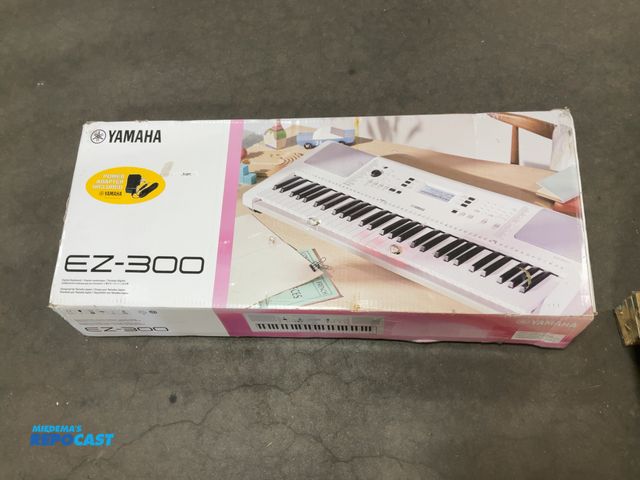 Lot 2-67664 - Yamaha EZ-300 Digital Keyboard