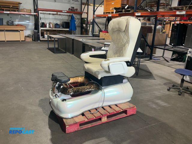 Lot 2-15347 - Gulfstream 9660-5 Pedicure Massage Chair
