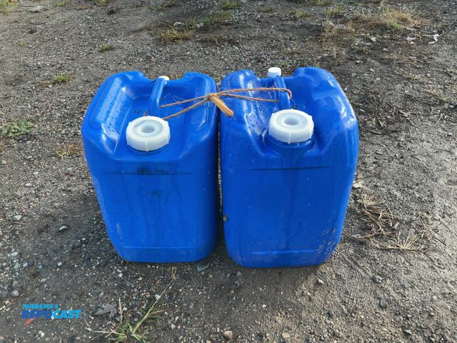 Lot 2-69733 - lot of (2) 5 gallon blue plastic container. clean inside. contained a food product