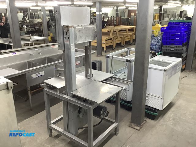 Lot 2-23896 - Hobart vertical meat saw, model: 6801, S/N: 27-1144-617, 3hp, 200-230 3 phase, 3450 rpm, working con...