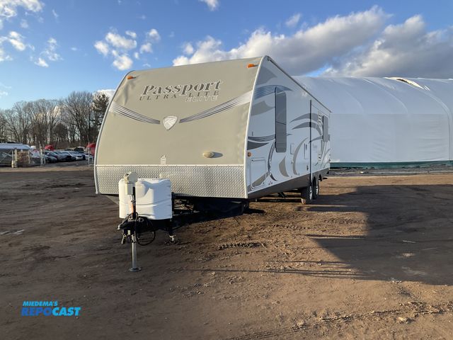 Lot 2-70332 - 2014 Passport 31RE Trailer Coach Camper Travel Trailer