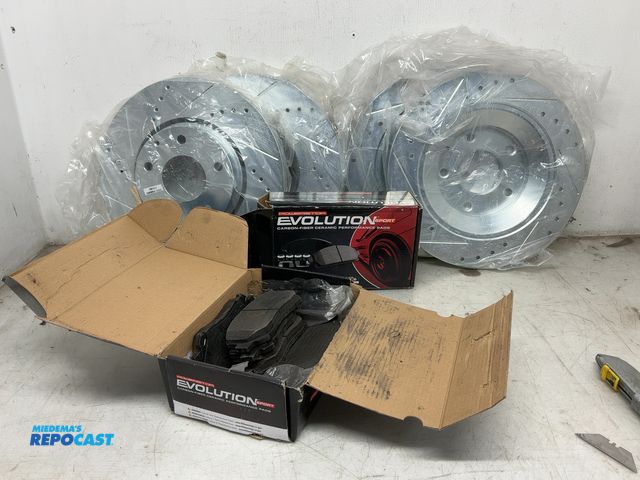 Repocast.com - Lot 2-77571 - Lot of car parts including carbon fiber ...