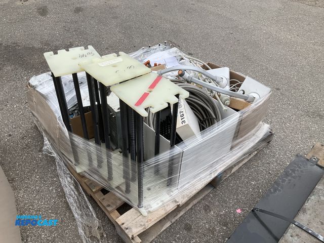 Lot 2-60815 - Industrial Pallet Lot, Siemens Simo Drive LT module, Lenze Motor, Siemens power supplies, Sta-co Cla...