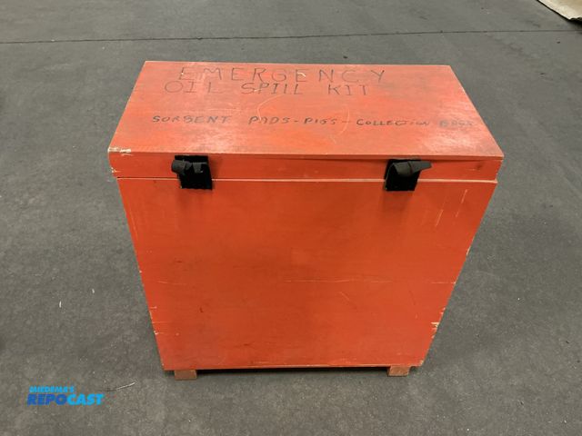Lot 2-76602 - Emergency Oil Spill Kit  with Pigs Sorbent Pads and Collection Bags