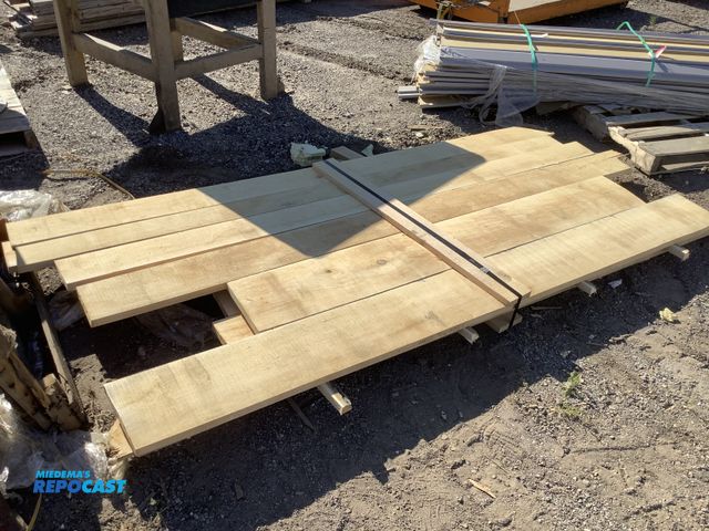 Lot 2-76662 - 2-layers 4/4 Maple Boards - approx. 44"w x 6-8' long