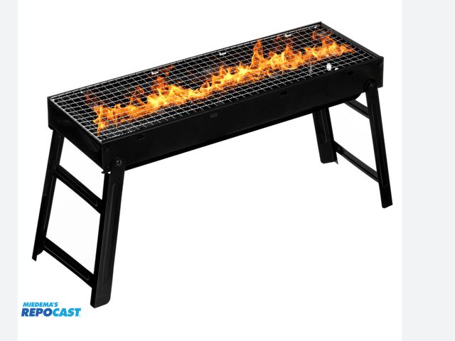 Lot 2-79890 - Gardenised QI004808 standing folding bbq grill, small