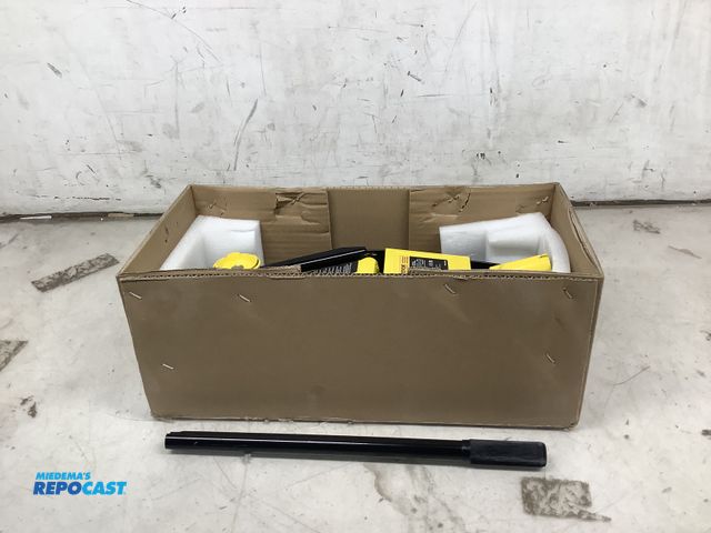 Lot 2-27598 - Vevor hydraulic floor Jack.