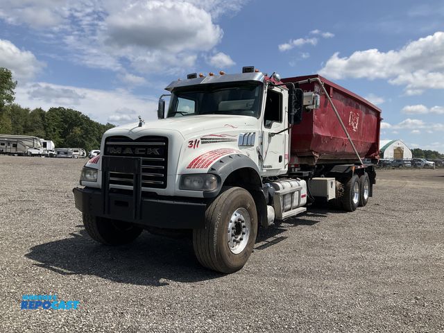 Lot 2-71085 - 2013 Mack 700 Roll-Off