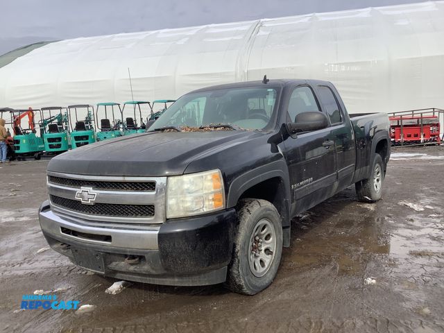 Lot 2-40898 - 2009 Chevrolet Silverado Work Truck Ext. Cab Std. Box 4WD Extended Cab Standard Box Pickup Truck 4x4