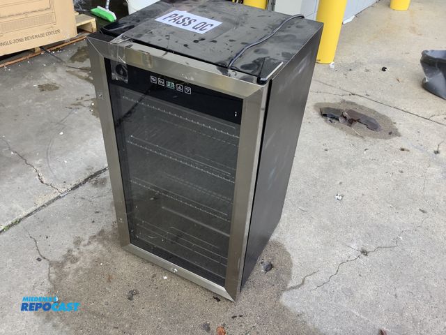 Lot 2-27676 - Scratch & Dent Vinotemp VTBC108L01SS Beverage cooler