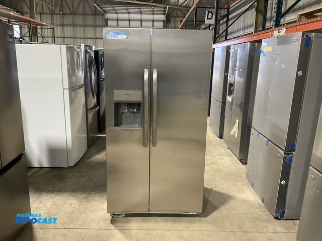 Lot 2-91186 - Scratch & Dent Free Standing Frigidaire  FRSS2623ASJ Refrigerator/Freezer