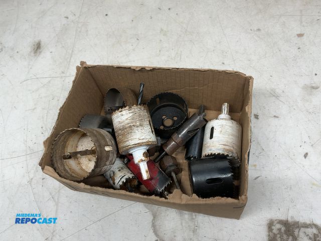 Lot 2-11089 - Lot of Hole saws and Mandrels