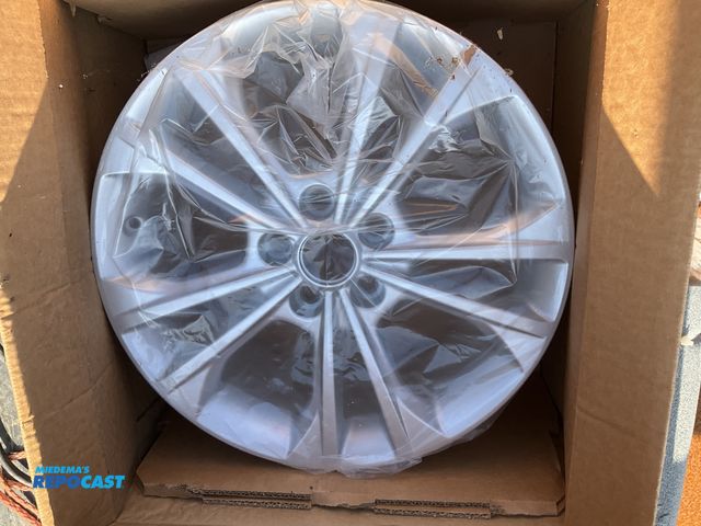 Lot 2-96843 - Rim for a 2019ish Ford Escape