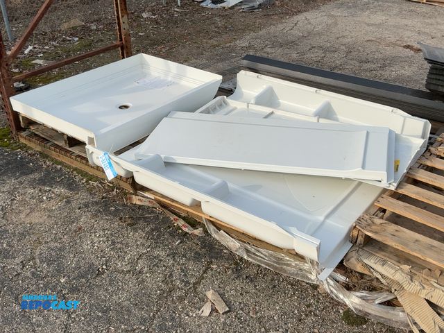 Lot 2-92480 - Lot includes: 60"  Surround Tub &amp; 48" Shower base - *Both Have Corner Damage per Consigner