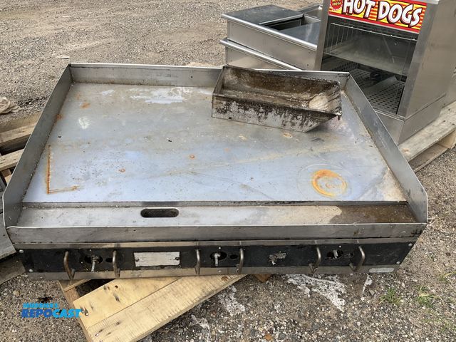 Lot 2-99451 - Commercial Star Equipment Steel Flat-top Gas Griddle model #636
