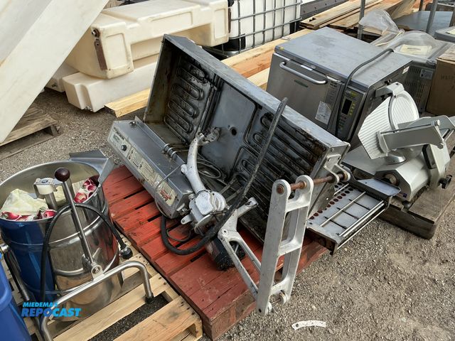 Lot 2-91195 - Belshaw MN-1032EN Donut Robot MARK VI automatic donut fryer (with manual)