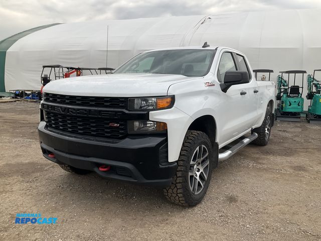 Lot 2-22946 - 2019 Chevrolet Silverado Custom Trail Boss Double Cab Standard Box Pickup Truck 4x4