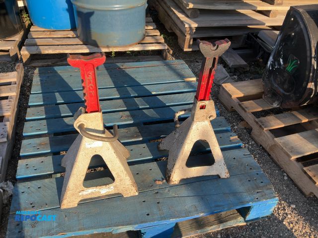 Lot 2-33237 - Matching set of two heavy duty six ton automotive jack stands. ully adjustable, portable, ready to u...