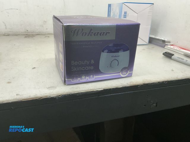 Lot 2-60483 - 1 Workaar  Professional waxing pot