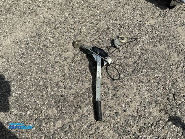 Lot 2-76966 - Mini hand pull for lifting and stretching things.