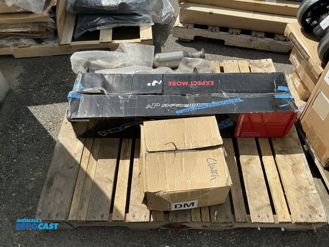 Lot 2-76300 - Skid lot of assorted a-premium catalytic converters and automatic dual clutch transmission assembly