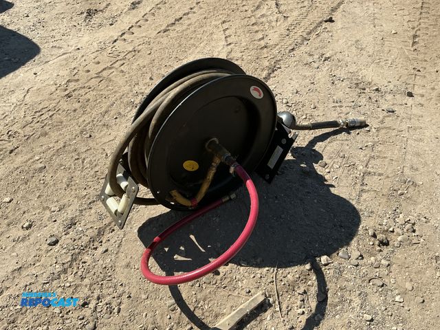 Lot 2-76746 - Small Retractable air hose on metal mount to retract, 50 feet of hose